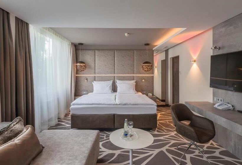 스위트, Holiday Inn Munich Unterhaching, An Ihg