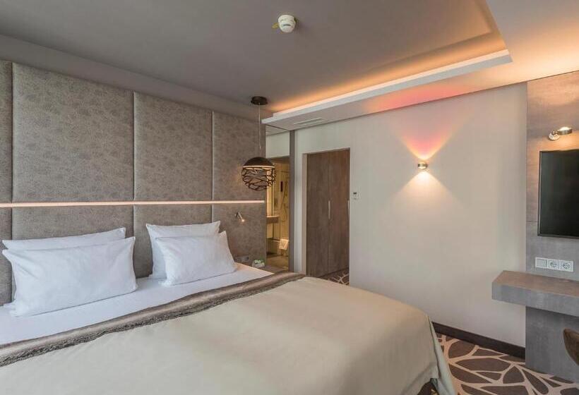 스위트, Holiday Inn Munich Unterhaching, An Ihg