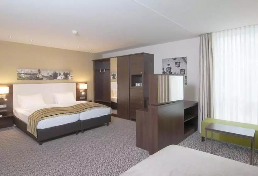 キングサイズベッドのスタンダードルーム, Holiday Inn Munich Unterhaching, An Ihg