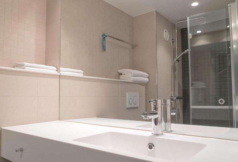 디럭스 룸 킹사이즈 침대, Scandic Ishavs