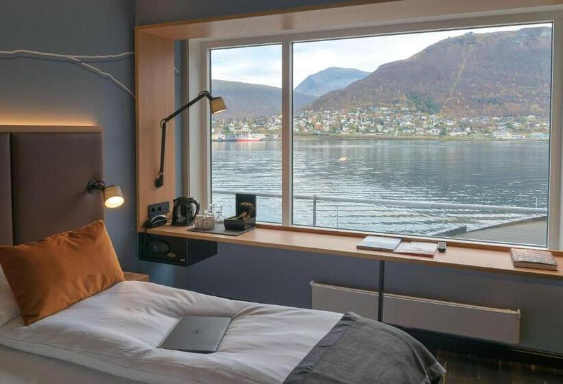 디럭스 룸 킹사이즈 침대, Scandic Ishavs