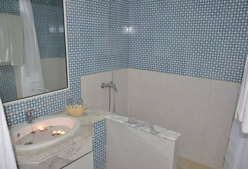 اتاق خانوادگی, Thapsus Beach Resort