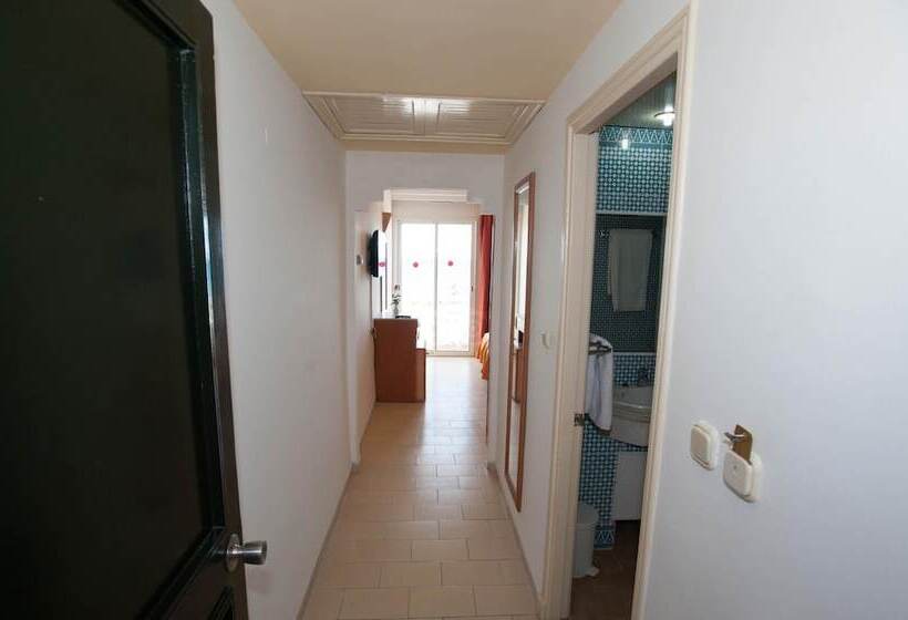 家庭间, Thapsus Beach Resort