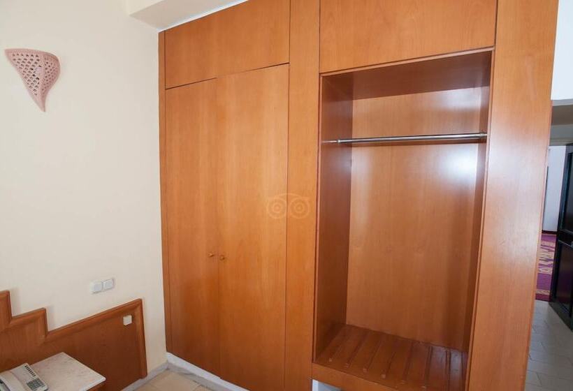 Семейный Номер, Thapsus Beach Resort
