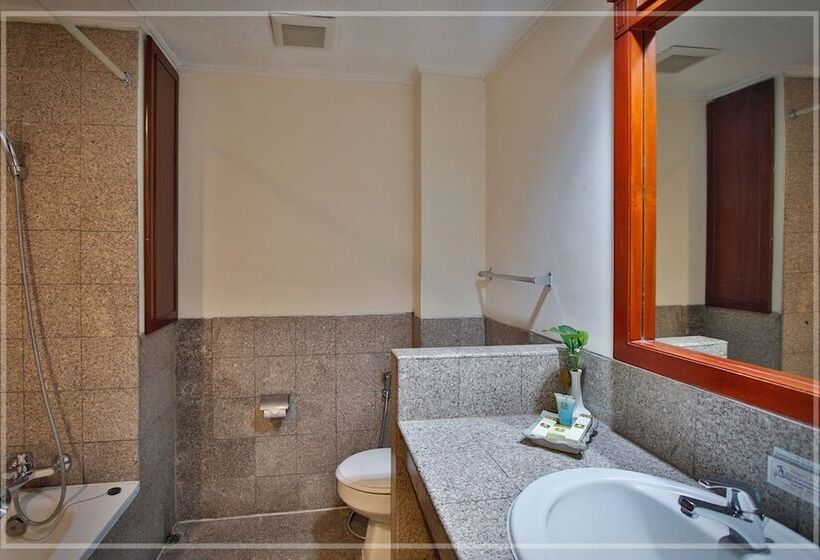 Номер Deluxe, The Jayakarta Suites Bandung