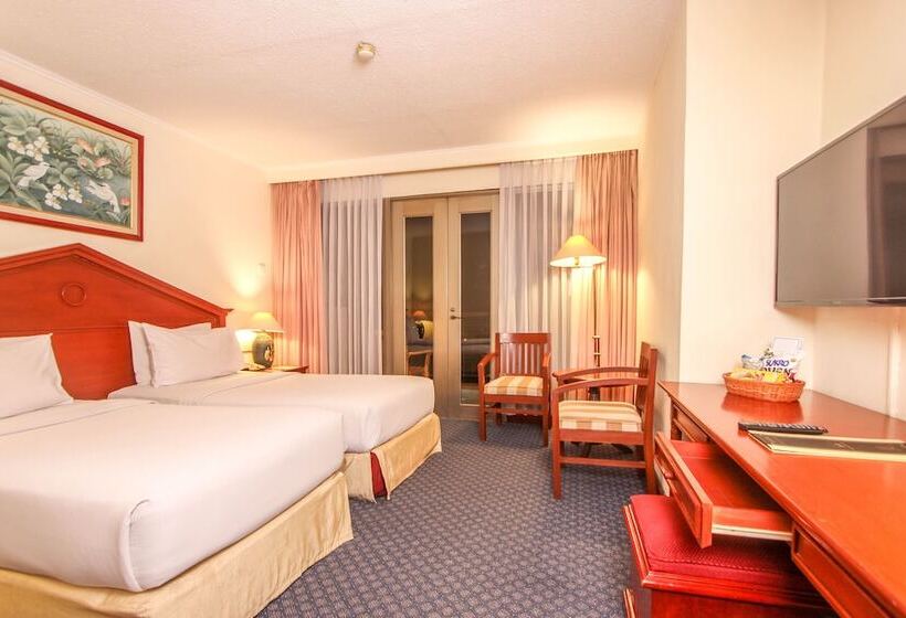 Номер Executive, The Jayakarta Suites Bandung