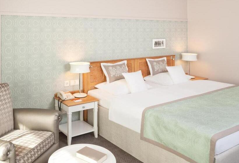 片側に海が見えるデラックスルーム, A Rosa Kurhaus Binz