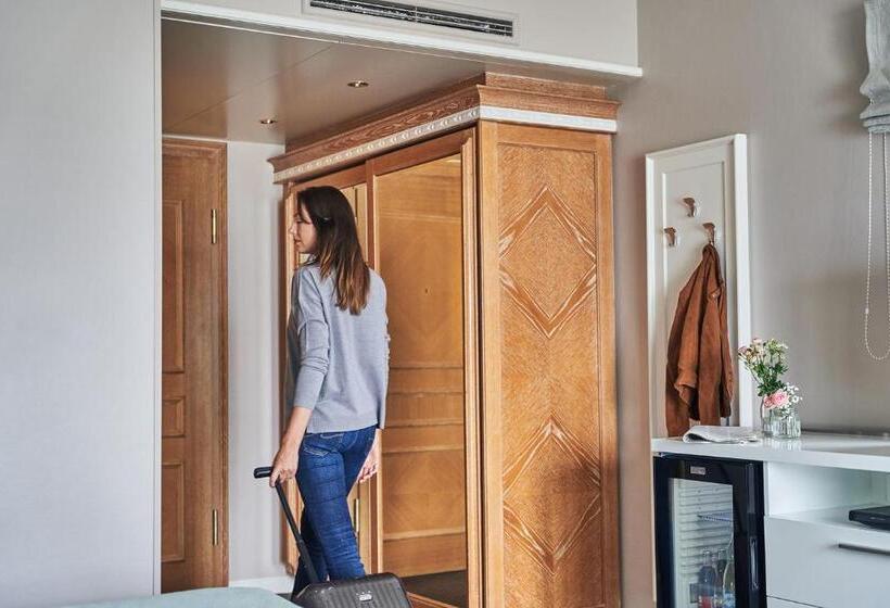 Deluxe Zimmer Seitl. Meerblick, A Rosa Kurhaus Binz