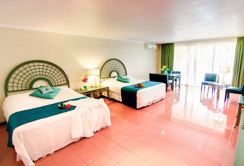 سوییت جونیور با چشم‌انداز استخر, Van Der Valk Plaza Beach & Dive Resort Bonaire