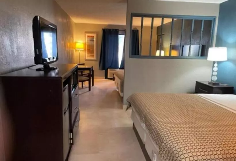 キングサイズベッドのスイートルーム, Guest Inn Lake City