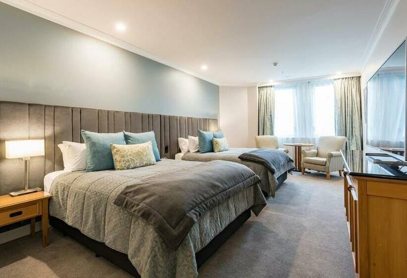 Номер Стандарт, Distinction Christchurch