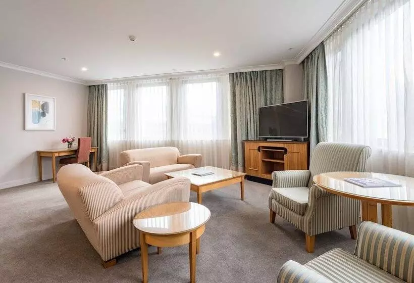 سوئیت کلاسیک, Distinction Christchurch