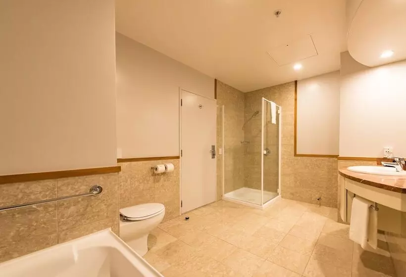 سوئیت کلاسیک, Distinction Christchurch