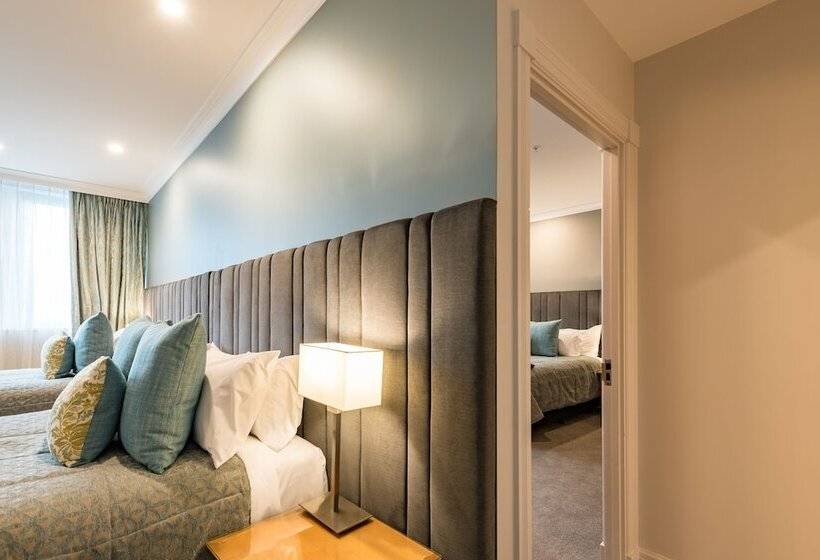 جناح عائلي, Distinction Christchurch