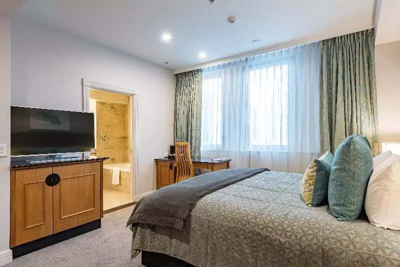 اتاق کلاسیک, Distinction Christchurch