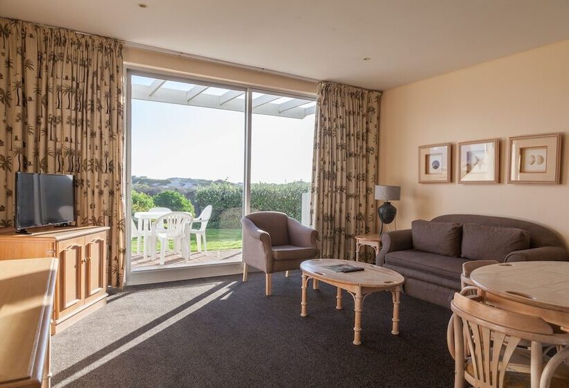 בקתה, Dolphin Beach