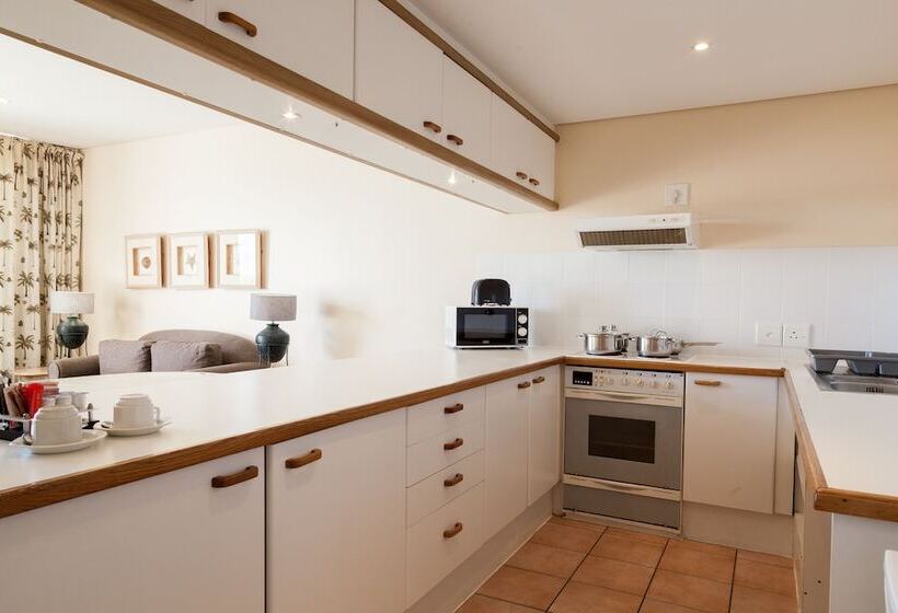 בקתה, Dolphin Beach