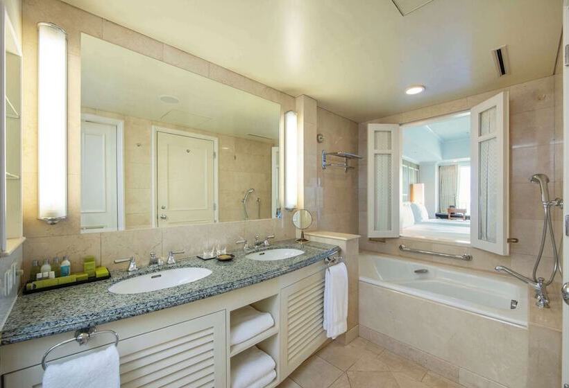 جناح, Hilton Tokyo Odaiba