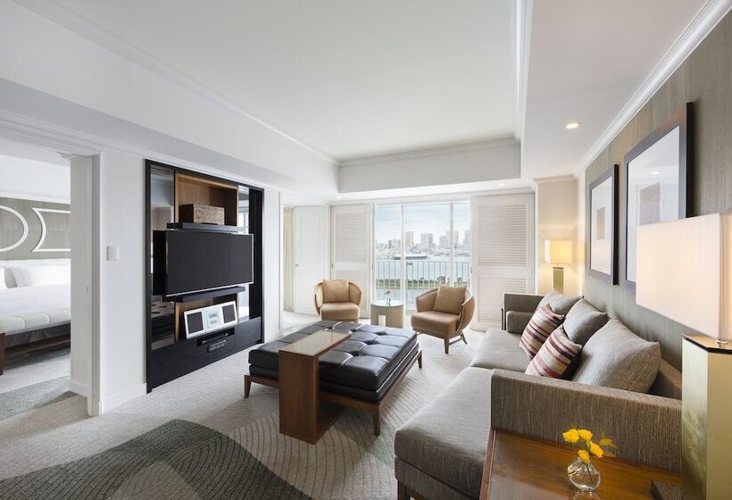 جناح, Hilton Tokyo Odaiba