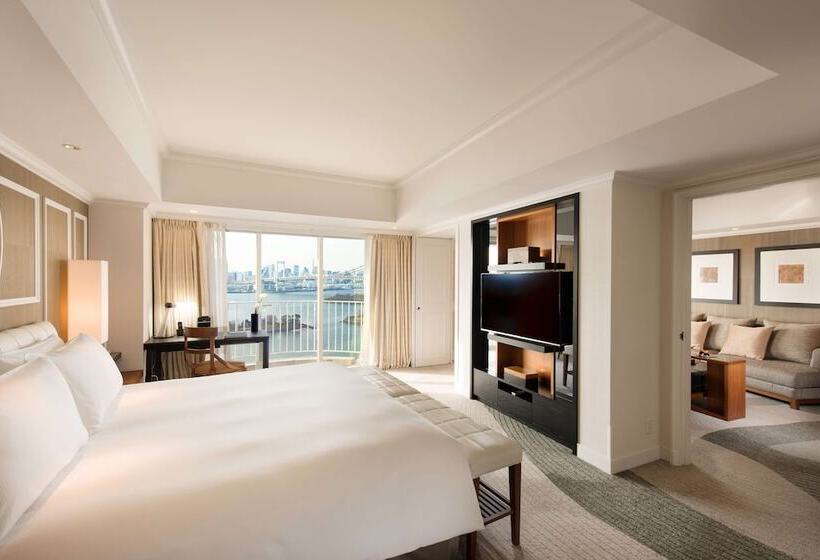 جناح, Hilton Tokyo Odaiba