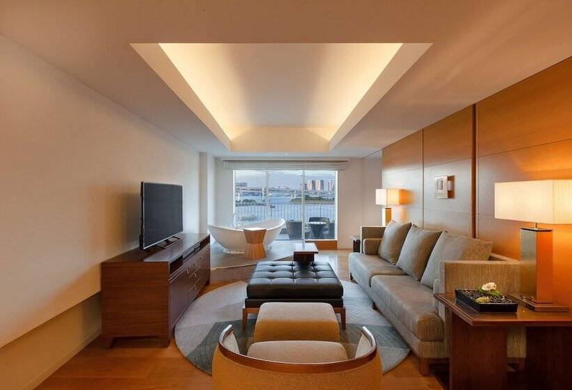 جناح, Hilton Tokyo Odaiba