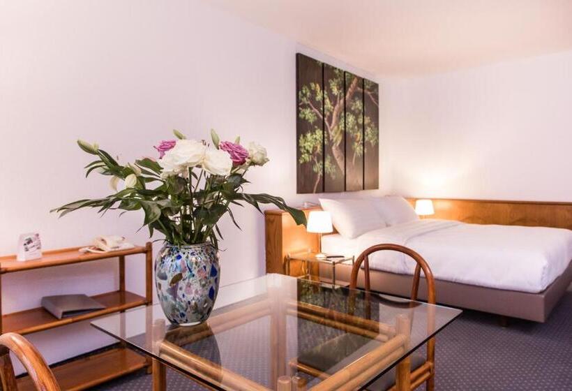 Студио Executive, Sagitta