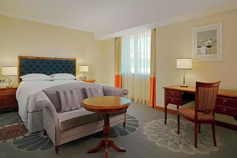 キングサイズベッドのエクゼクティブルーム, Sheraton Zagreb