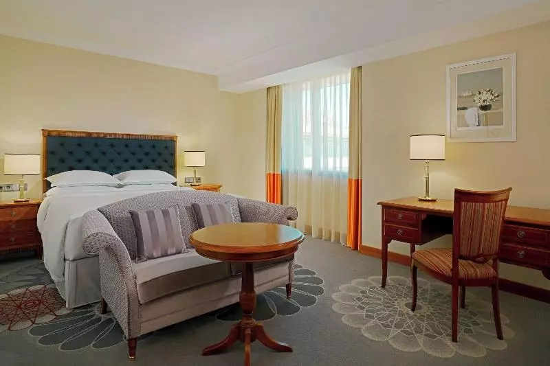 キングサイズベッドのエクゼクティブルーム, Sheraton Zagreb