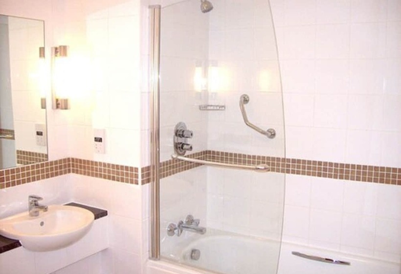 غرفة تنفيذية, The Kingfisher