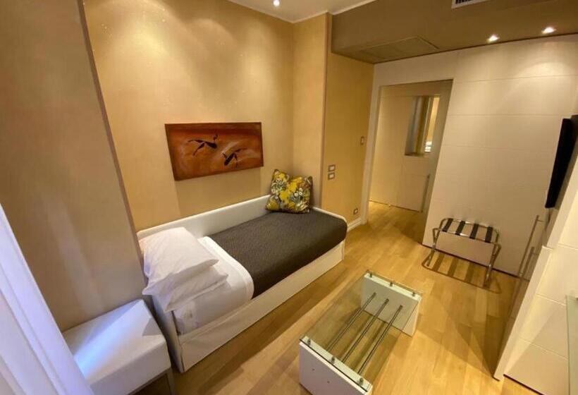 חדר אקזקיוטיב יחיד, White