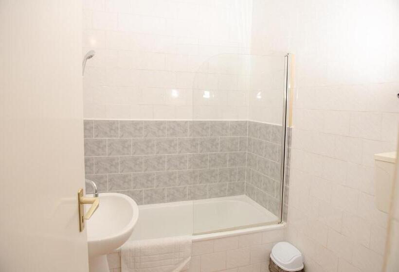 プールビュースタンダードルーム, Barbizon