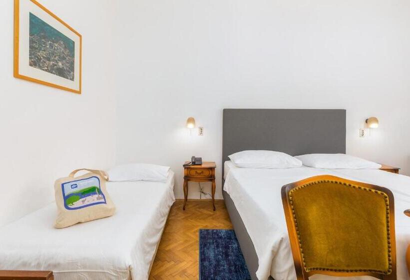 Pokój Rodzinny Widok Ogród, Brijuni Rooms Karmen