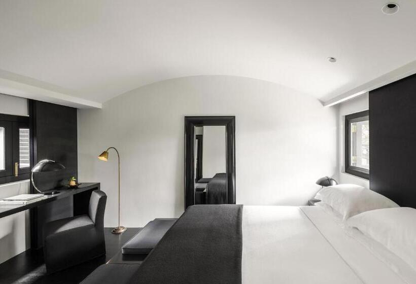 Standard Room King Size Bed