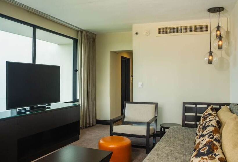 Люкс, Hilton San Salvador