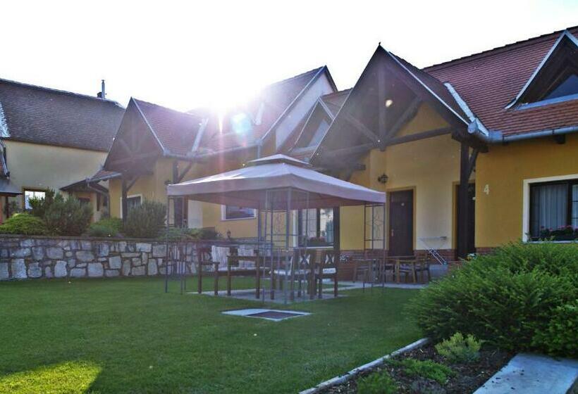 스탠다드 룸 킹사이즈 침대, Huber Panzió