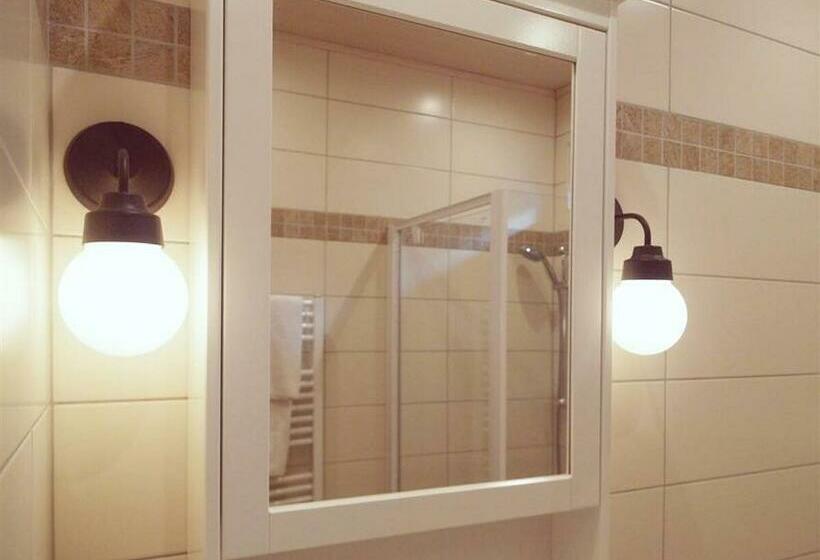 스탠다드 룸 킹사이즈 침대, Huber Panzió