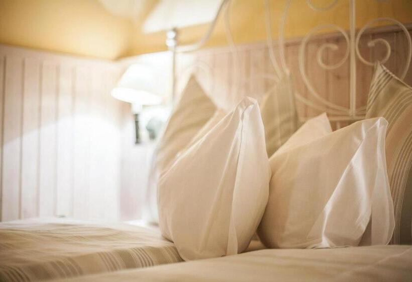 스탠다드 룸 킹사이즈 침대, Huber Panzió