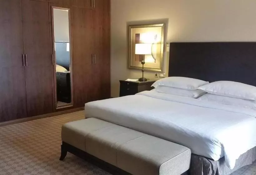 اتاق کلاسیک با چشم‌انداز دریا, Sheraton Khalidiya
