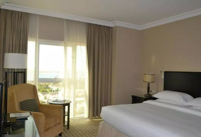 اتاق کلاسیک با چشم‌انداز دریا, Sheraton Khalidiya