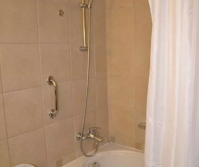اتاق کلاسیک با چشم‌انداز دریا, Sheraton Khalidiya