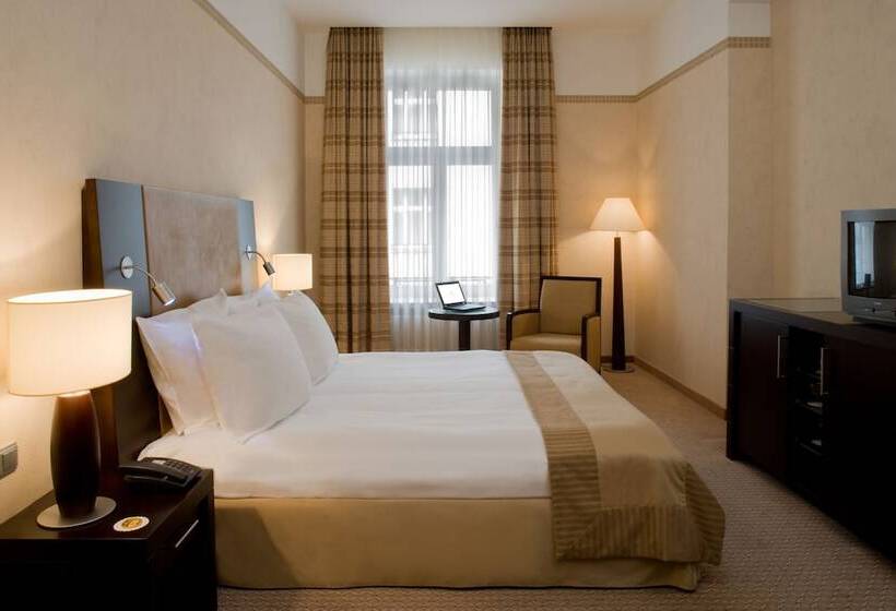 غرفة قياسية, Polonia Palace