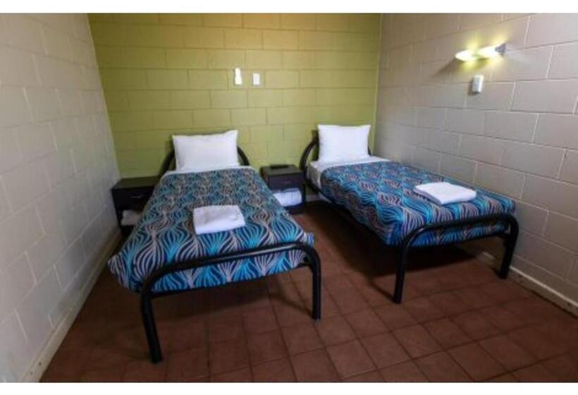 חדר מוזל מקלחת משותפת, Discovery Resorts   Kings Canyon