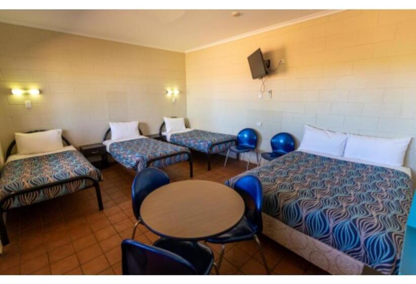 הכלכלה חדר לארבעה עם מקלחת משותפת, Discovery Resorts   Kings Canyon