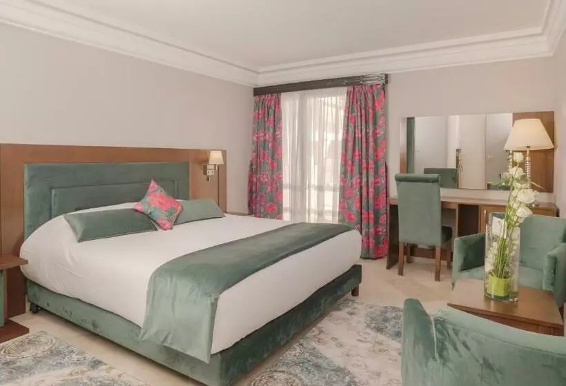 سوییت با چشم‌انداز استخر, Agadir Beach Club
