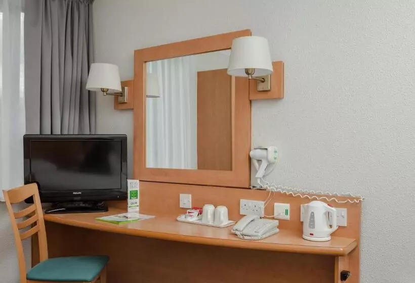 スタンダード４人部屋, Campanile Hotel Dartford