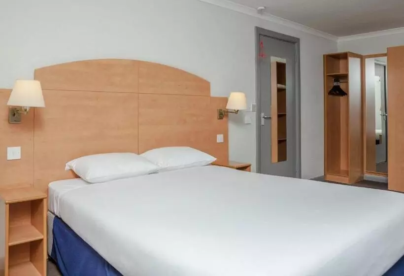 スタンダード４人部屋, Campanile Hotel Dartford