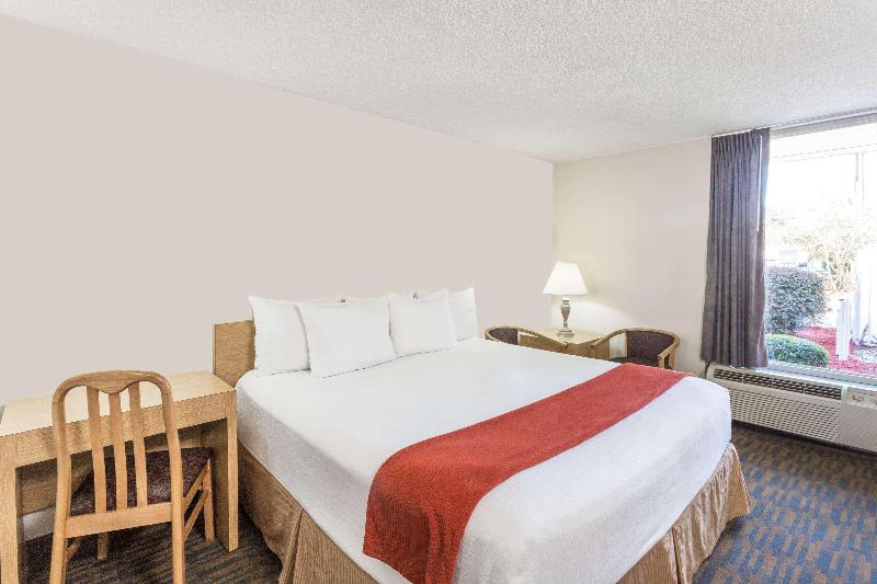 غرفة قياسية سرير كينج, Days Inn By Wyndham Adel I 75