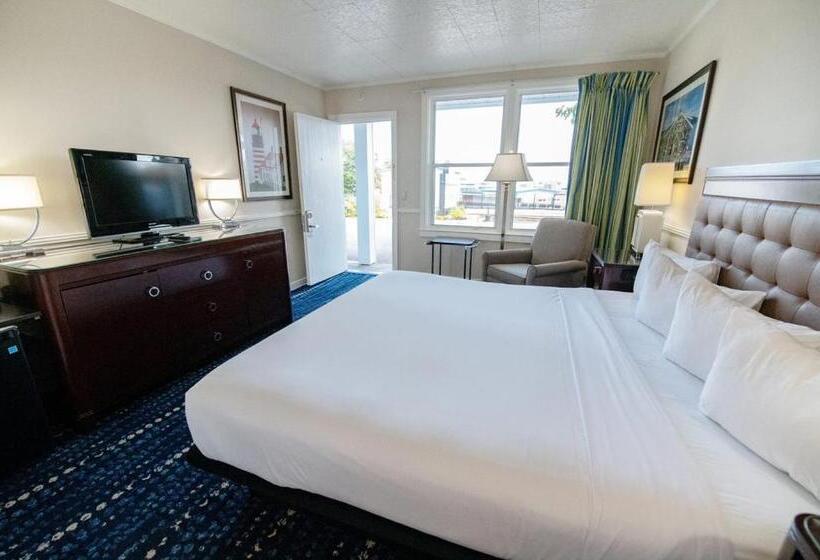 带大床的标准间, Days Inn By Wyndham Bar Harbor