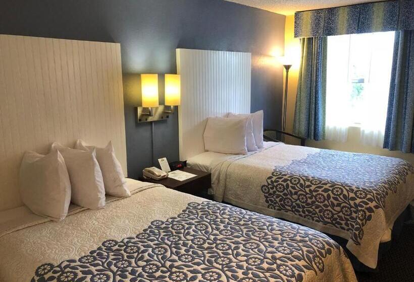 2ダブルベッドのスタンダードルーム, Days Inn By Wyndham Bradenton I75