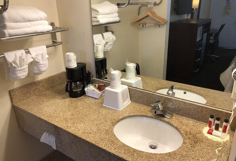 ２ダブルベッドのスタンダードルーム, Days Inn By Wyndham Bradenton I75
